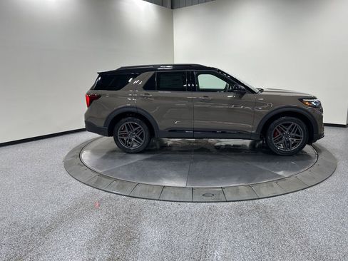 New 2026 Ford Explorer ST-Line w/ ST-Line Street Pack AWD/4WD image 5