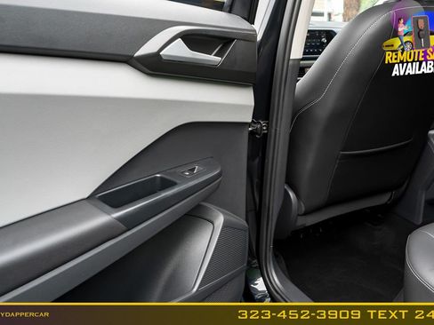 Used 2023 Volkswagen Taos SE w/ Panoramic Sunroof Package FWD image 15