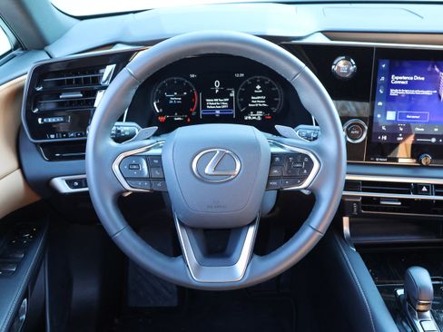 Used 2025 Lexus RX 350 FWD image 17