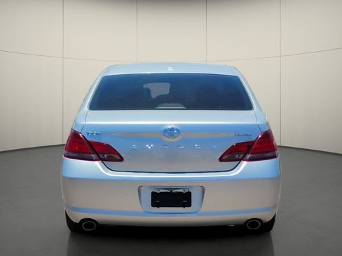 Used 2010 Toyota Avalon XLS FWD image 6
