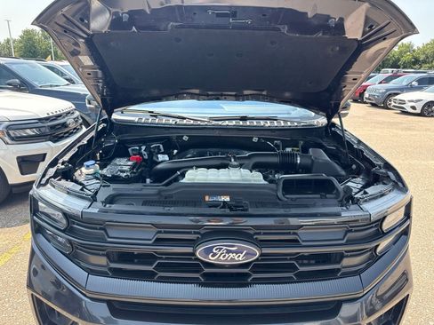 Certified 2025 Ford Expedition Active AWD/4WD image 15