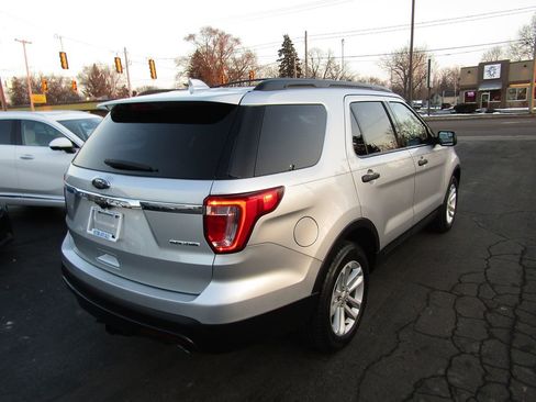 Used 2016 Ford Explorer FWD image 3