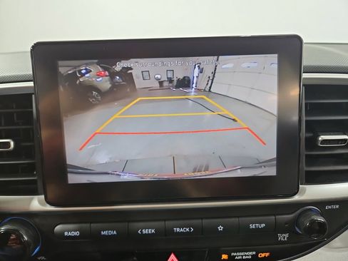 Used 2022 Hyundai Venue SEL image 20