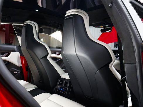 Used 2020 Porsche Taycan image 44