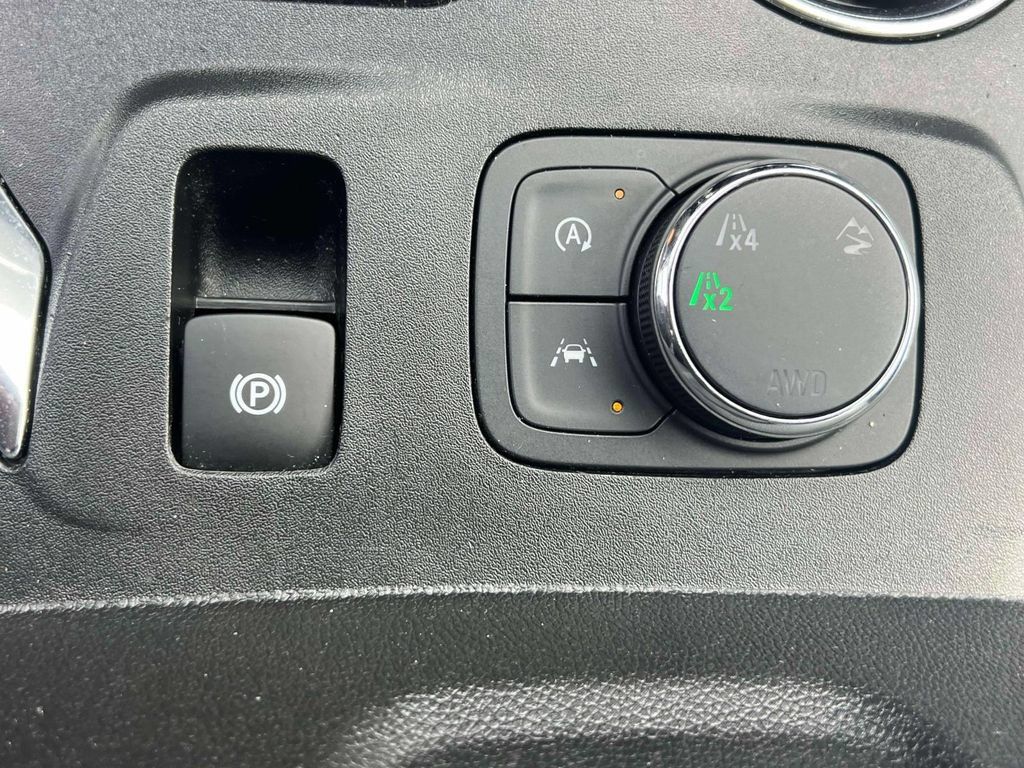 Used 2023 Chevrolet Traverse LT AWD/4WD image 31