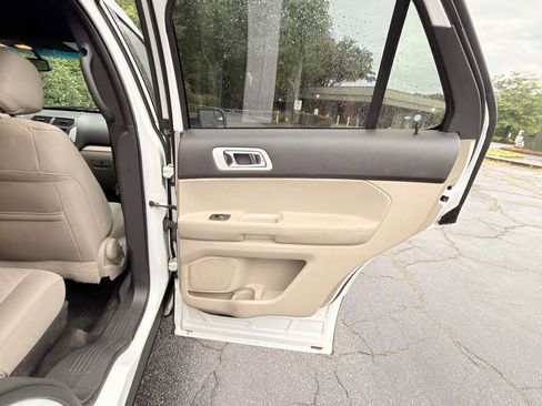 Used 2014 Ford Explorer XLT w/ Equipment Group 201A FWD image 21