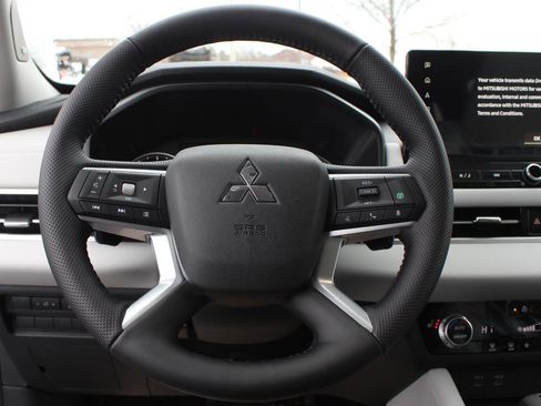 New 2026 Mitsubishi Outlander SE AWD/4WD image 11