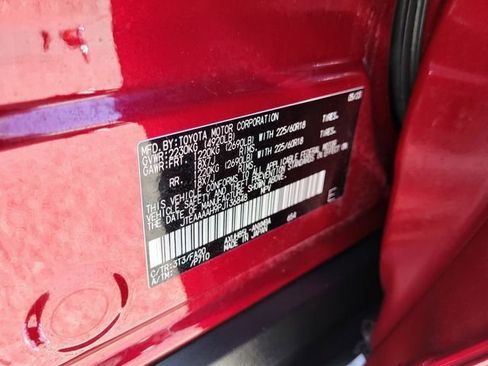 Used 2023 Toyota Venza LE image 29