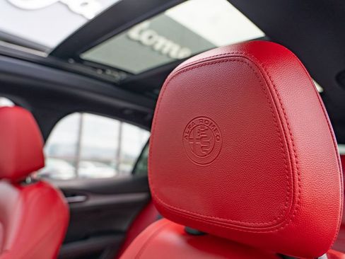 Used 2023 Alfa Romeo Stelvio Veloce AWD/4WD image 16