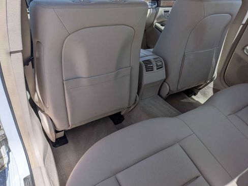 Used 2014 Mercedes-Benz E 350 4MATIC Sedan image 17