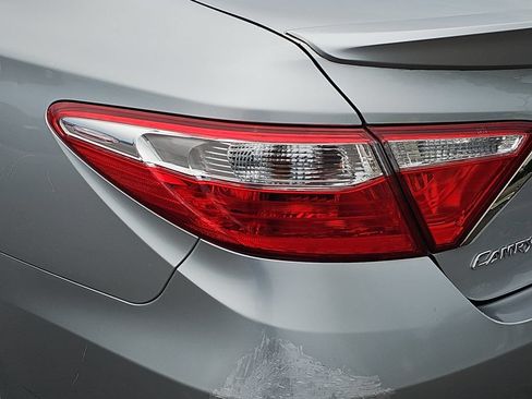 Used 2016 Toyota Camry SE FWD image 33