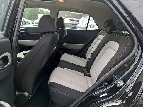 Used 2023 Hyundai Venue SEL FWD image 10