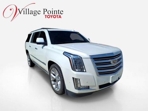 Used 2018 Cadillac Escalade ESV Platinum AWD/4WD image 4
