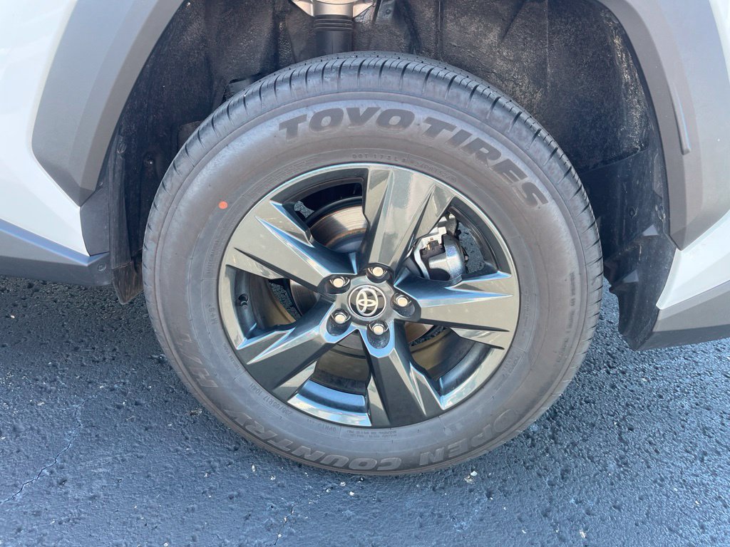 Used 2026 Toyota RAV4 LE AWD/4WD image 10