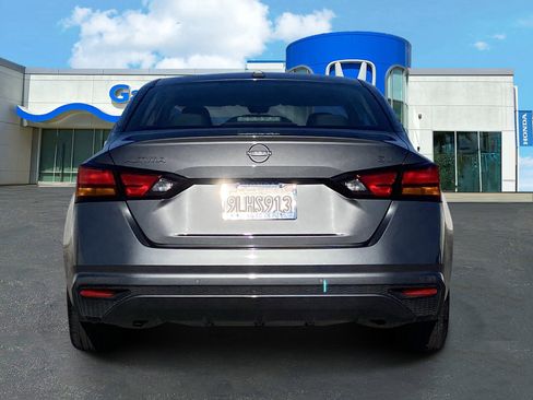 Used 2024 Nissan Altima 2.5 SV image 5