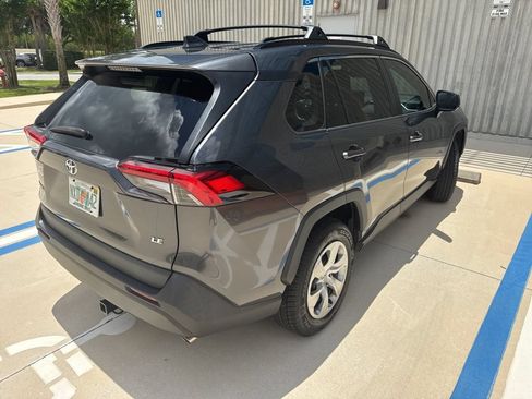 Used 2020 Toyota RAV4 LE FWD image 3