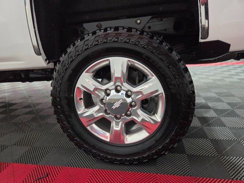 Used 2019 Chevrolet Silverado 2500 LTZ w/ Duramax Plus Package AWD/4WD image 98