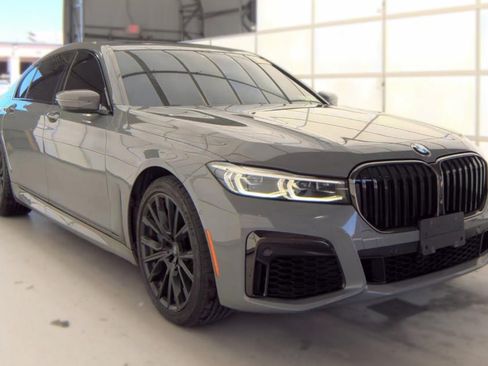 Used 2021 BMW 750i xDrive w/ Executive Package AWD/4WD image 2