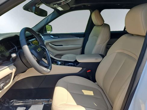 Used 2023 Jeep Grand Cherokee 4WD 4xe image 6