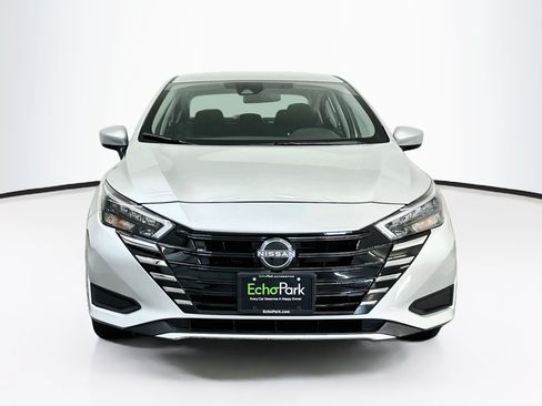 Used 2025 Nissan Versa SV FWD image 2