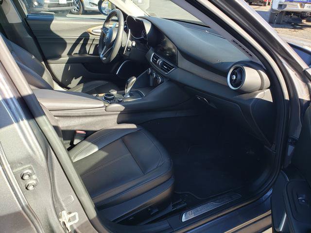 Used 2017 Alfa Romeo Giulia Ti w/ TI Performance Package AWD/4WD image 17