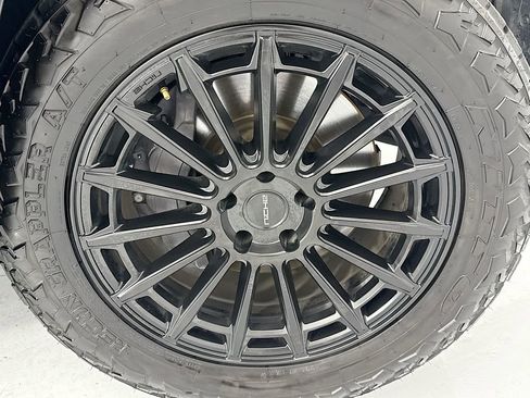 Used 2023 Land Rover Defender 110 X-Dynamic SE image 31