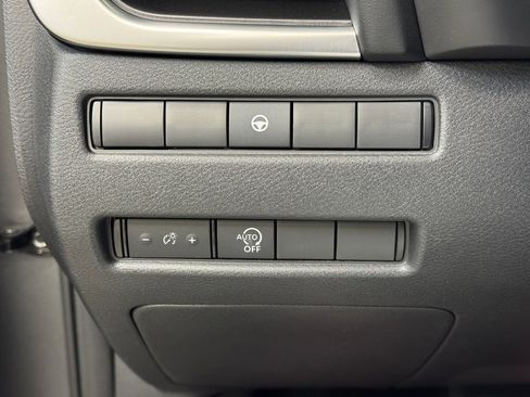 Used 2023 Nissan Rogue SV image 27