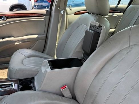 Used 2011 Buick Lucerne CXL FWD image 22