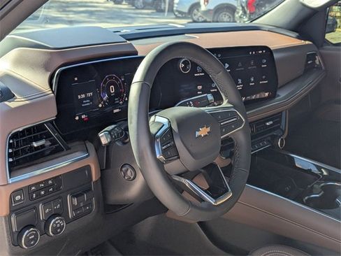 Used 2025 Chevrolet Suburban High Country image 7