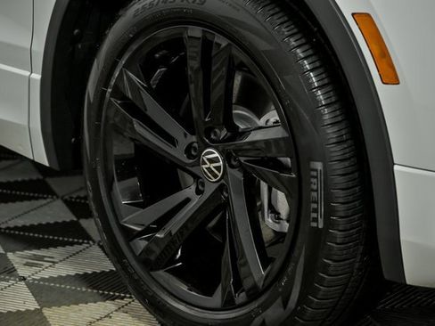 Certified 2024 Volkswagen Tiguan SE R-Line image 3