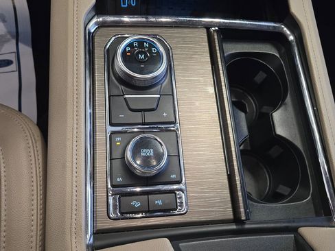 Used 2024 Ford Expedition Limited image 22