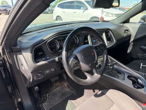 Used 2019 Dodge Challenger SXT image 4
