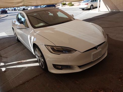 Used 2020 Tesla Model S Long Range AWD/4WD image 2
