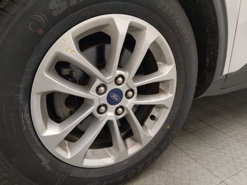 Used 2020 Ford Escape SE FWD image 31