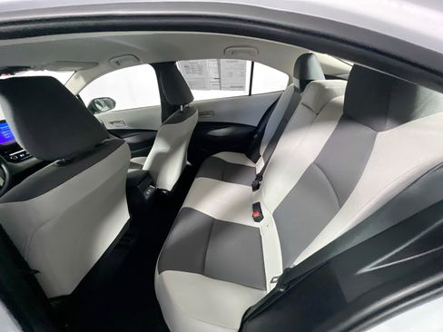 Used 2025 Toyota Corolla LE image 28