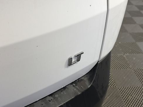 Used 2023 Chevrolet Traverse LT w/ Rear Camera Mirror Package AWD/4WD image 18