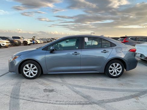 Used 2025 Toyota Corolla LE FWD image 4
