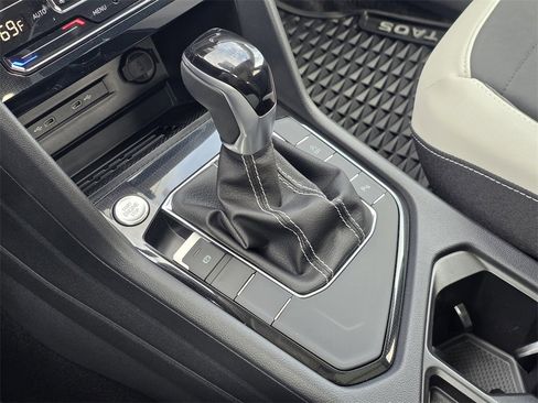 New 2025 Volkswagen Taos SE image 15
