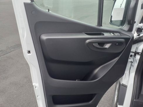 Used 2025 Mercedes-Benz Sprinter 2500 image 18
