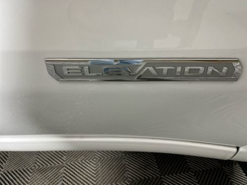 Used 2024 GMC Sierra 1500 Elevation image 12