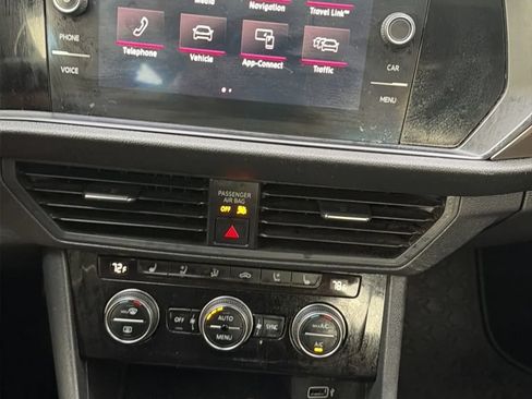 Used 2019 Volkswagen Jetta SEL Premium FWD image 34