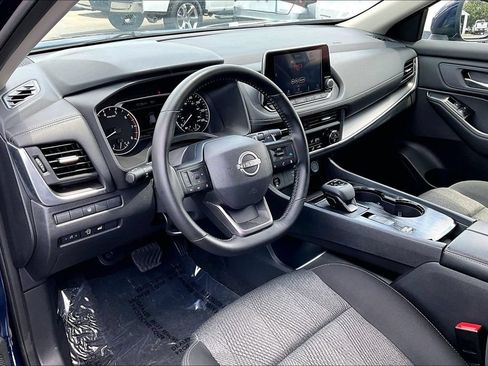 Used 2025 Nissan Rogue SV FWD image 18