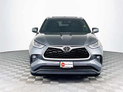 Used 2021 Toyota Highlander XLE image 2