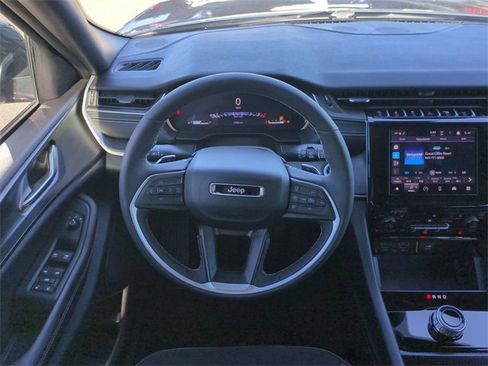 Used 2024 Jeep Grand Cherokee Altitude image 16