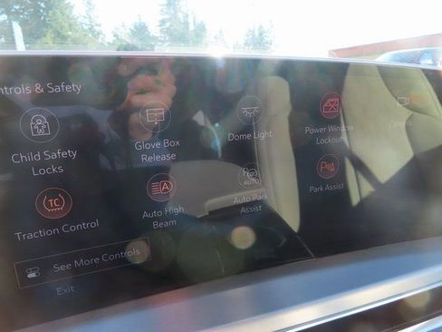 Used 2024 Cadillac Lyriq Luxury w/ LPO, Floor Liner Package AWD/4WD image 31