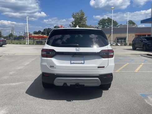 Used 2025 Honda Pilot TrailSport image 5