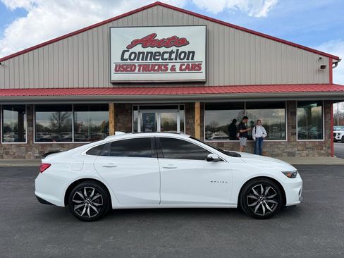 Used 2018 Chevrolet Malibu LT image 3
