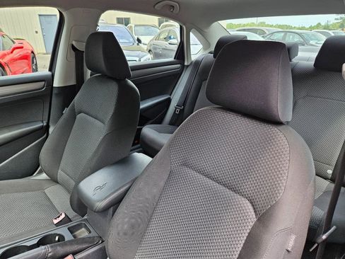 Used 2013 Volkswagen Passat S image 17