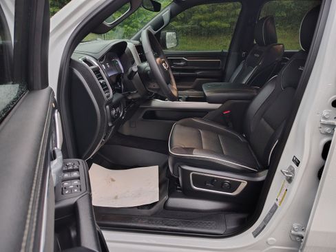 Used 2025 RAM 1500 Laramie AWD/4WD image 14