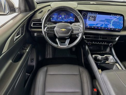 Certified 2025 Chevrolet Traverse LT FWD image 20